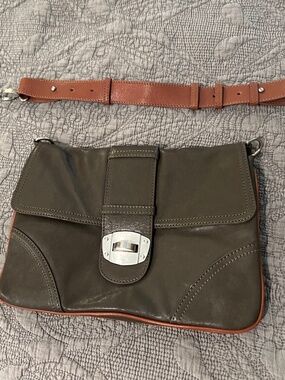 Sondra Robert’s Genuine Leather Olive and Brown Handled Clutch Bag w/Pockets